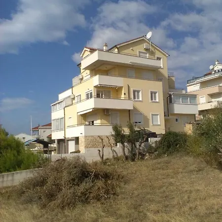M & E Apartment