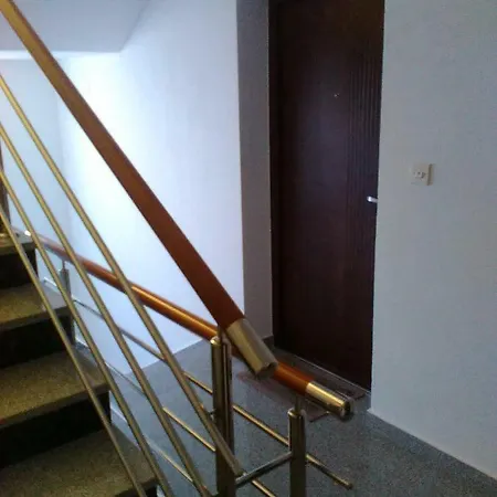 M & E 아파트 보디체